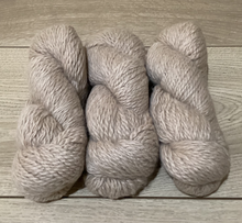 Load image into Gallery viewer, 12 Ply Pure Alpaca 130m/100g Natural colors