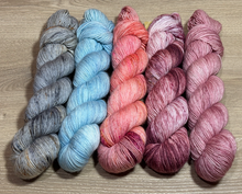 Load image into Gallery viewer, 4Ply AU Merino Single Ply 370m/100g
