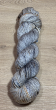 Load image into Gallery viewer, 4Ply AU Merino Single Ply 370m/100g
