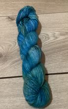 Load image into Gallery viewer, 4Ply AU Merino Single Ply 370m/100g
