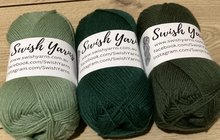 Load image into Gallery viewer, 4Ply/Fingering 75% Merino Wool 15% Cashmere 10% Nylon 50g  210m
