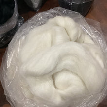 Load image into Gallery viewer, Alpaca Tops Natural Colors (combed sliver)
