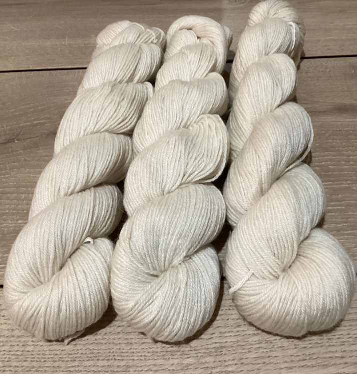 4Ply  50%Merino 40%Yak 10% Silk    215m/50g   Undyed